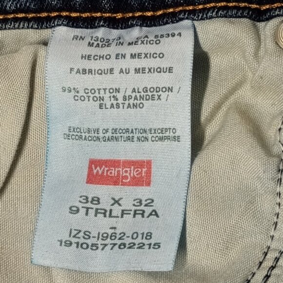 Men's Wrangler Jeans Relaxed Fit Size 38 x 32 - Picture 2 of 5
